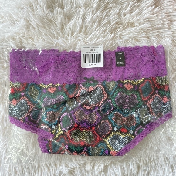 Torrid Wide Lace Trim Thong Multicolor Snake Print Purple Panties 5X NEW - Picture 3 of 8